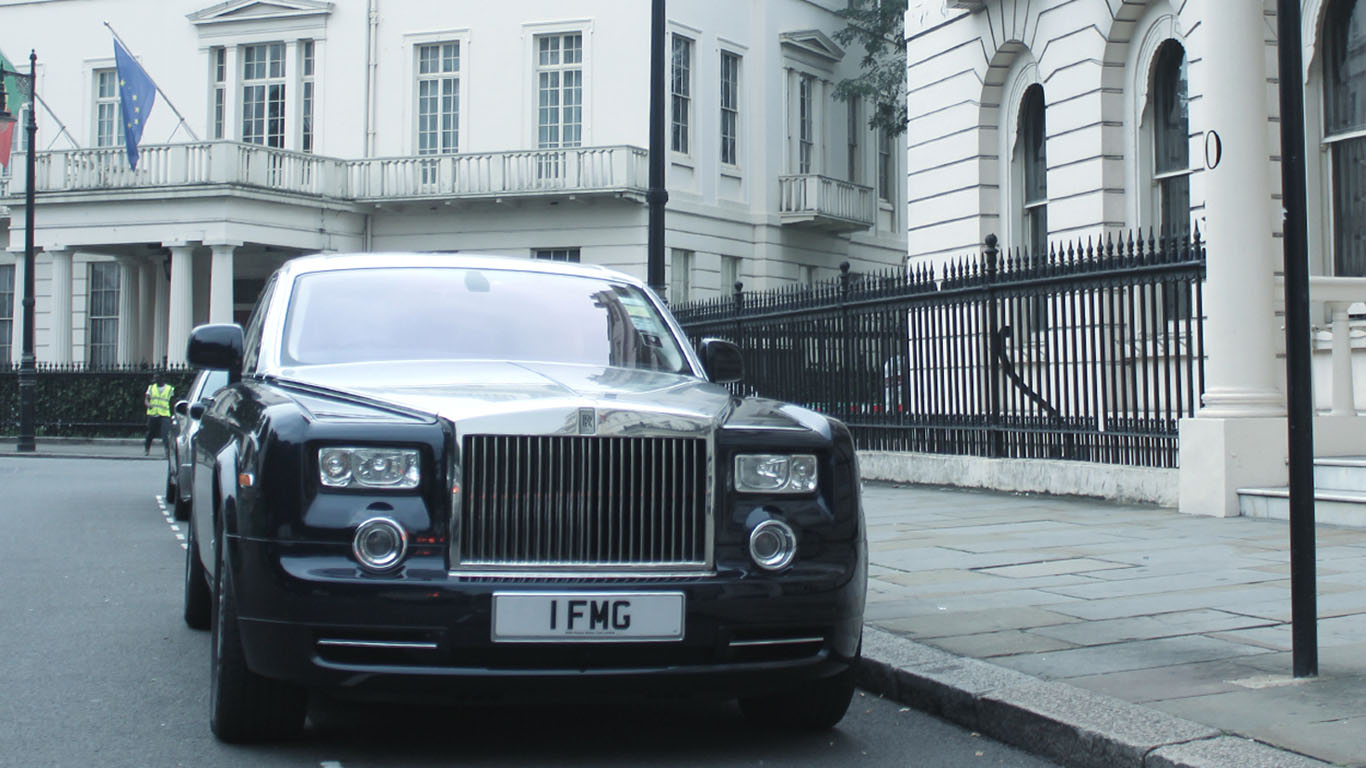 Consec Clients Rolls Royce Phantom in Chelsea